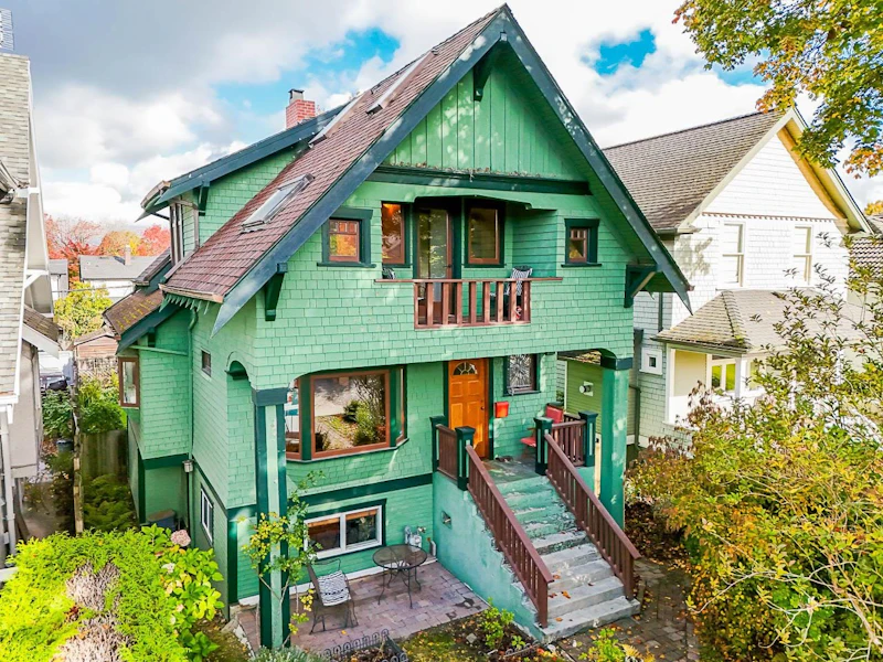 69 W 19th Avenue, Vancouver BC V5Y 2B3