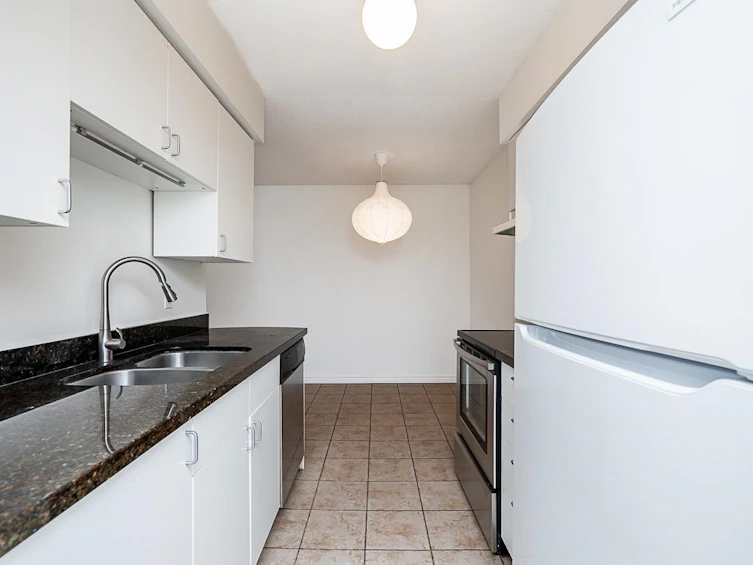 406-1955 Woodway Place, Burnaby, BC, V5B 4S5 - 6