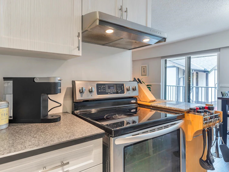 8969 Horne Street, Burnaby, BC, V3N 4J8 - 16