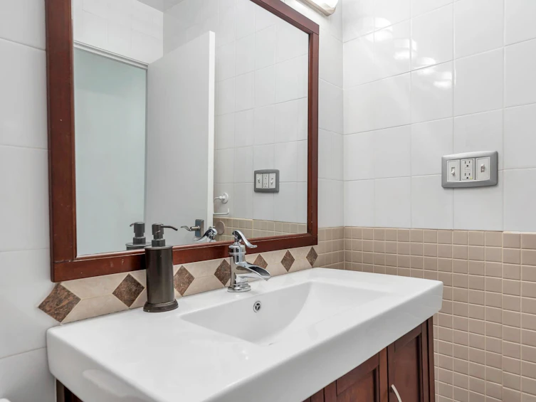 8969 Horne Street, Burnaby, BC, V3N 4J8 - 18