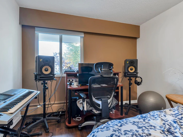 8969 Horne Street, Burnaby, BC, V3N 4J8 - 22
