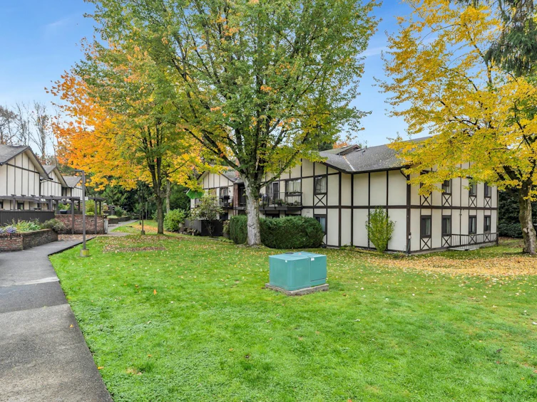 8969 Horne Street, Burnaby, BC, V3N 4J8 - 30