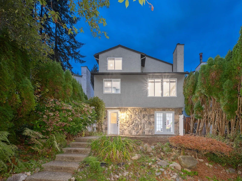 768 Appleyard Court, Port Moody BC V3H 3X1