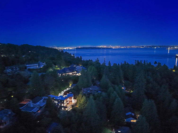 4345 Rockridge Road, West Vancouver, BC, V7W 1A6 - 40