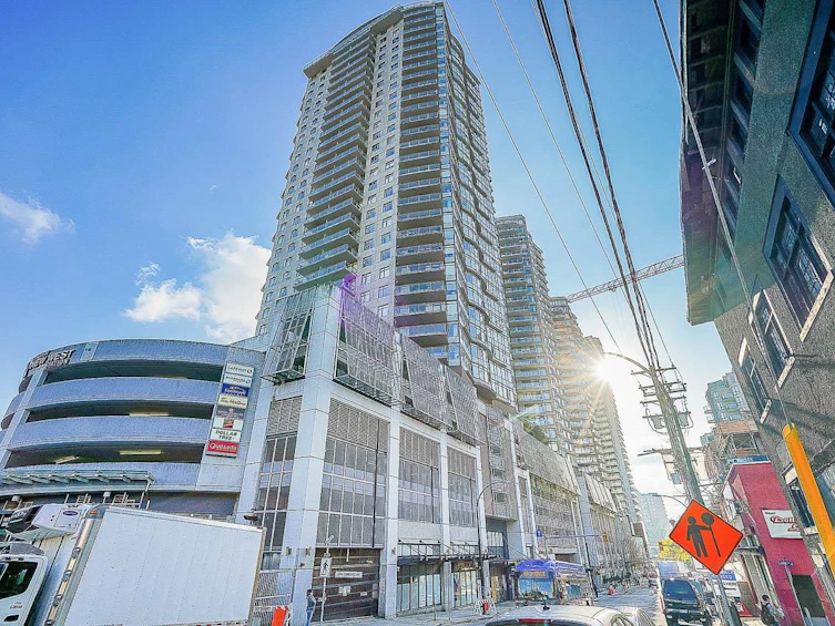 2106-888 Carnarvon Street, New Westminster, BC, V3M 0C6 - 2
