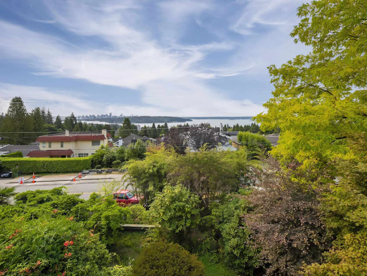 1449 Mathers Avenue, West Vancouver, BC, V7T 2G5 - 4