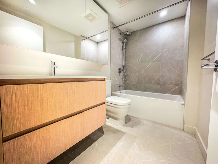 1401-1500 Fern Street, North Vancouver, BC, V7J 1H6 - 6