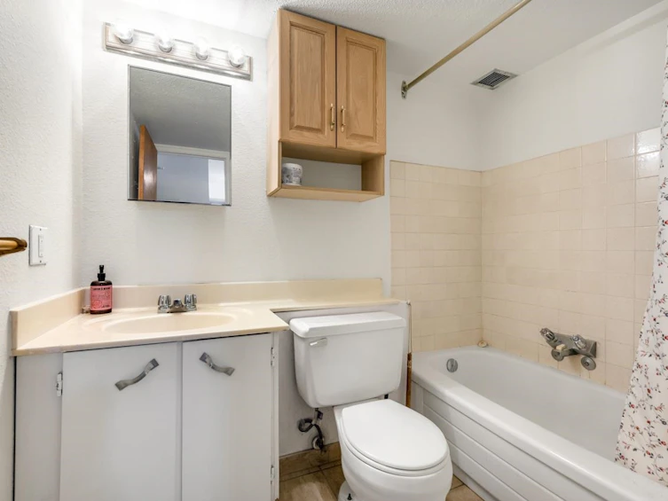 213-1330 Burrard Street, Vancouver, BC, V6Z 2B8 - 9