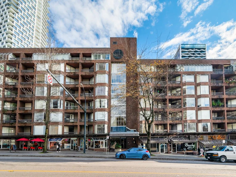 213-1330 Burrard Street, Vancouver, BC, V6Z 2B8