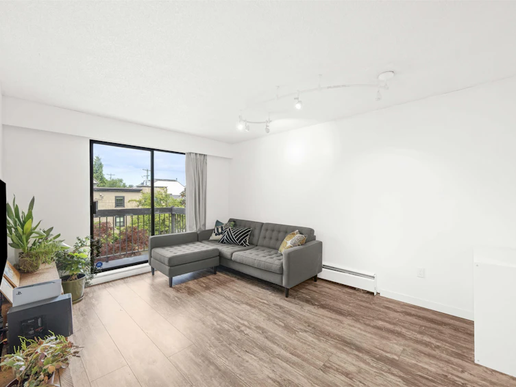 302-2080 Maple Street, Vancouver, BC, V6J 4P9 - 2