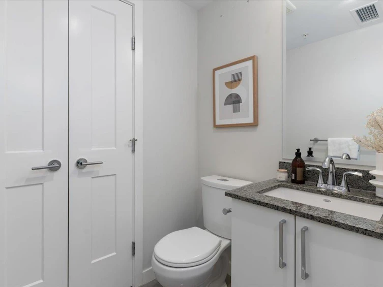 18 E 1st Avenue, Vancouver, BC, V5T 1A1 - 12