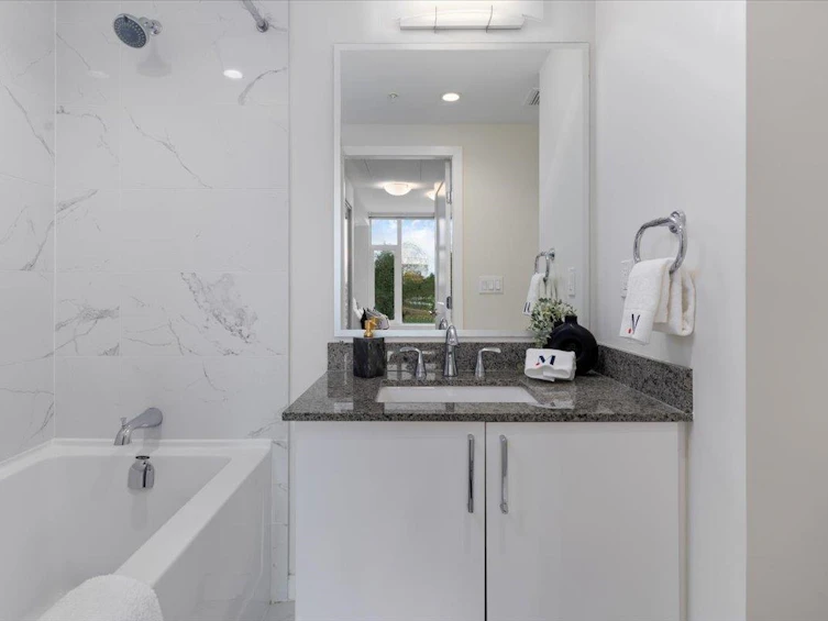 18 E 1st Avenue, Vancouver, BC, V5T 1A1 - 18