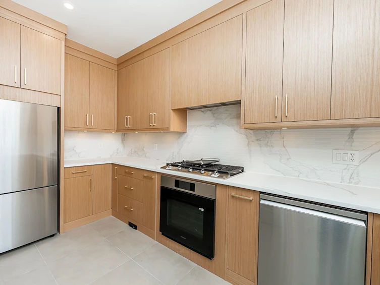 6691 Waltham Avenue, Burnaby, BC, V5H 3V6 - 8