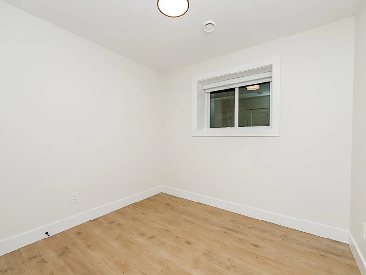 6691 Waltham Avenue, Burnaby, BC, V5H 3V6 - 32