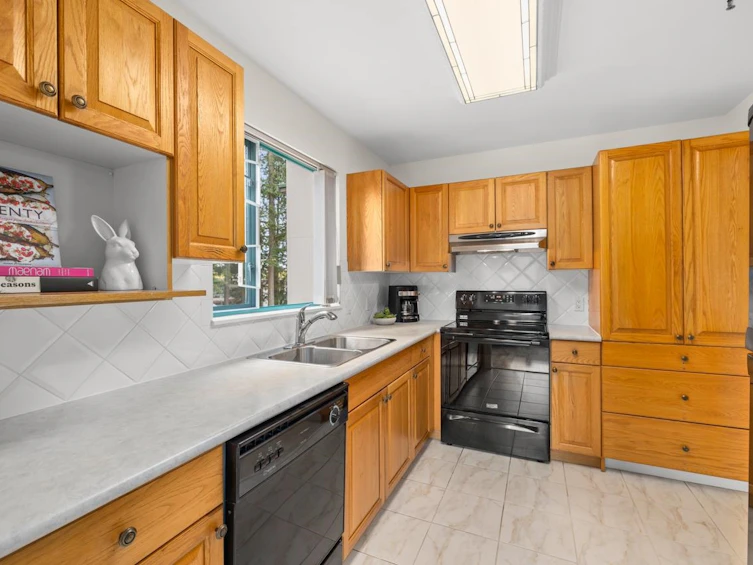 206-1569 Everall Street, Surrey, BC, V4B 3T2 - 8