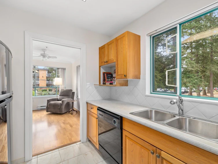 206-1569 Everall Street, Surrey, BC, V4B 3T2 - 9