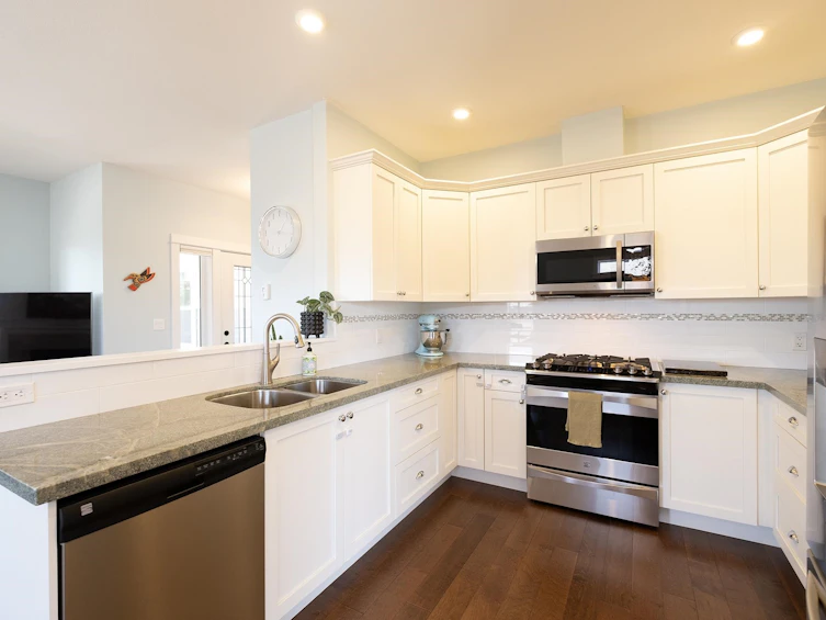 5438 Mccourt Road, Sechelt, BC, V7Z 0N6 - 6