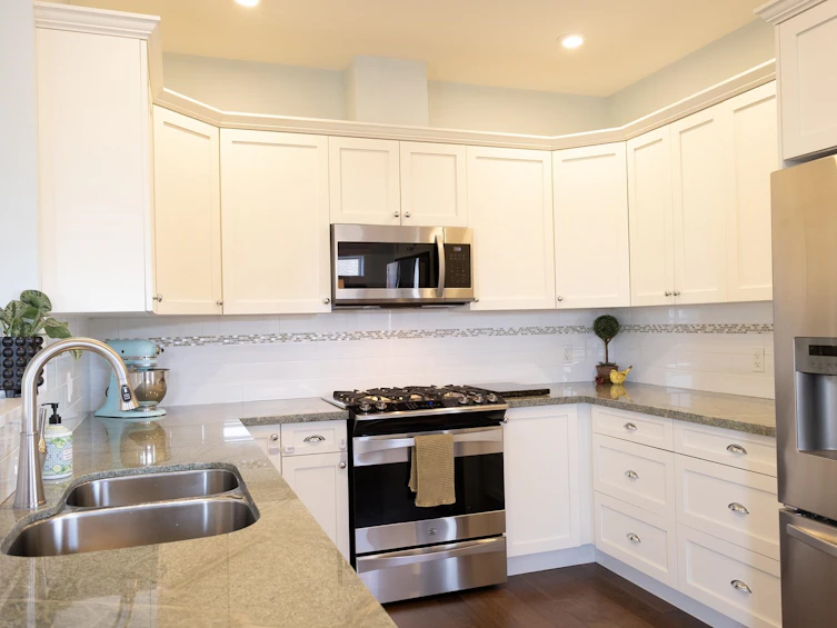 5438 Mccourt Road, Sechelt, BC, V7Z 0N6 - 8