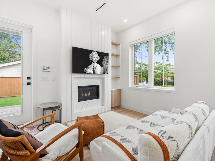 5 N Slocan Street, Vancouver, BC, V5K 3M1 - 4