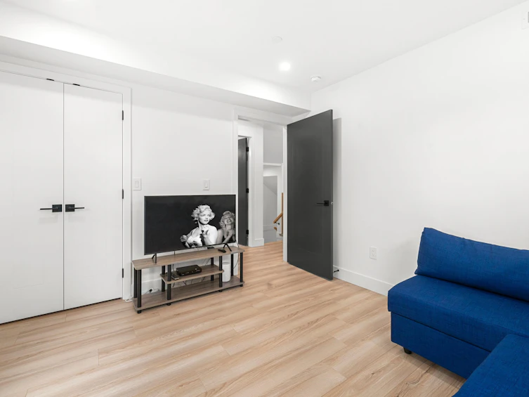 5 N Slocan Street, Vancouver, BC, V5K 3M1 - 26