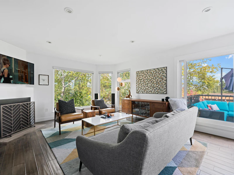 1296 W 6th Avenue, Vancouver BC V6H 1A5