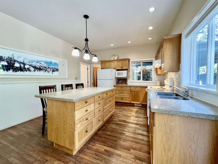 2728 Millars Pond Crescent, Whistler, BC, V8E 0A8 - 6
