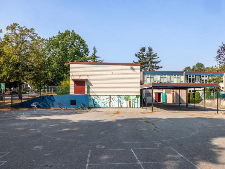 1748 East 36th Avenue, Vancouver, BC, V5P 1C5 - 36