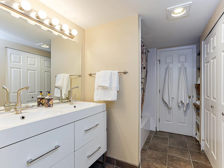 101-2050 Coquitlam Avenue, Port Coquitlam, BC, V3B 1J5 - 11
