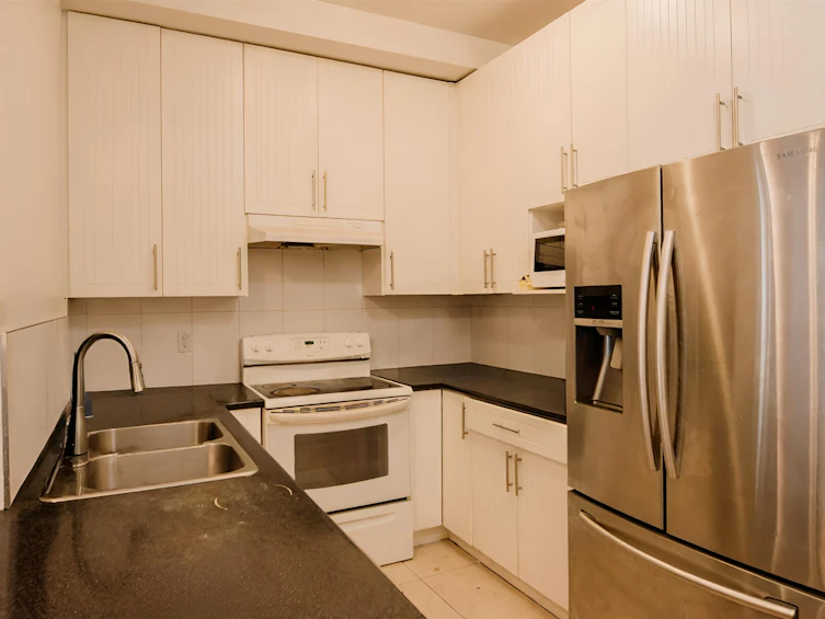 925 E Broadway, Vancouver, BC, V5T 1Y3 - 7