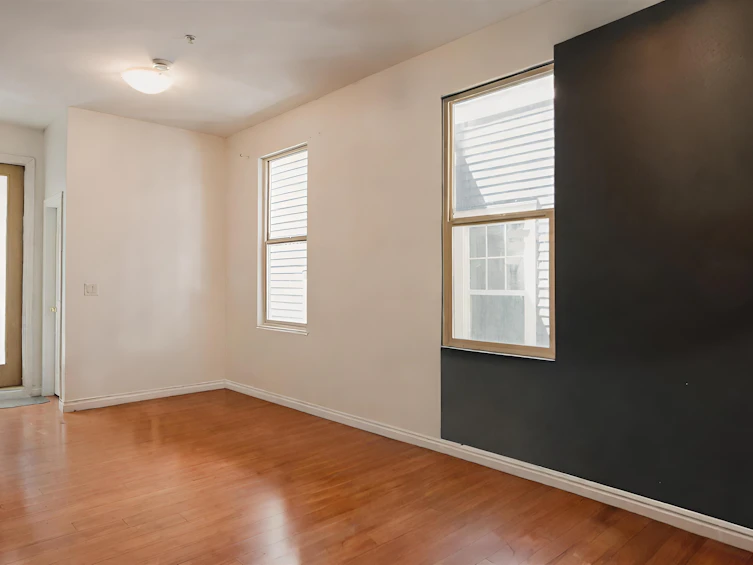 925 E Broadway, Vancouver, BC, V5T 1Y3 - 9