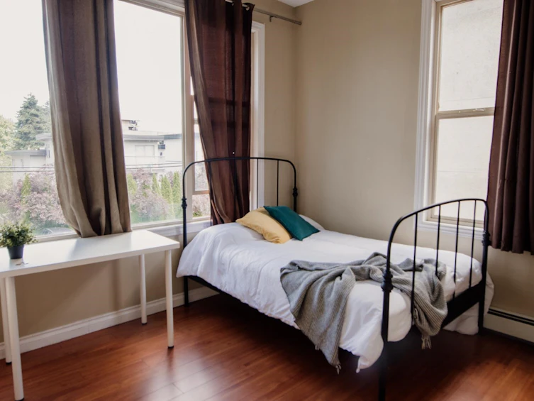 925 E Broadway, Vancouver, BC, V5T 1Y3 - 17