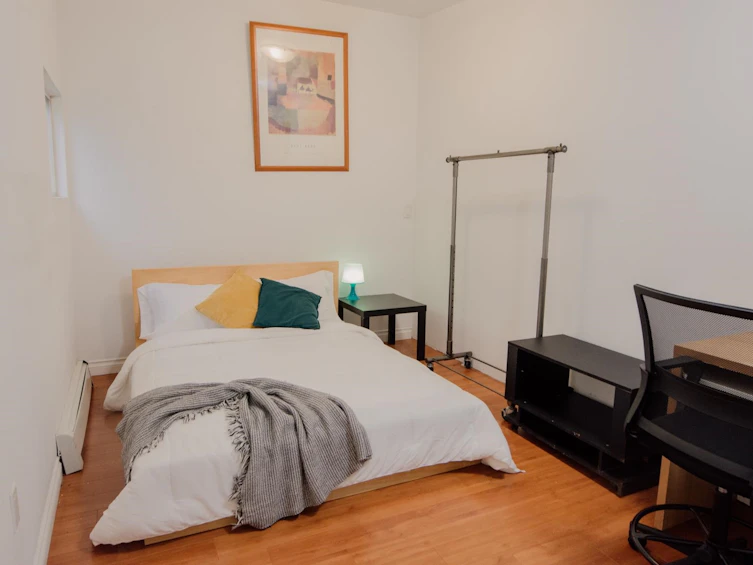 925 E Broadway, Vancouver, BC, V5T 1Y3 - 26
