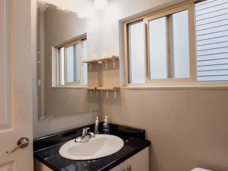 925 E Broadway, Vancouver, BC, V5T 1Y3 - 33