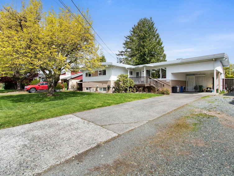 9050 Sunset Drive, Chilliwack, BC, V2P 3X9 - 2
