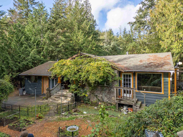 4706 Scarff Road, Pender Island, BC, V0N 2M1