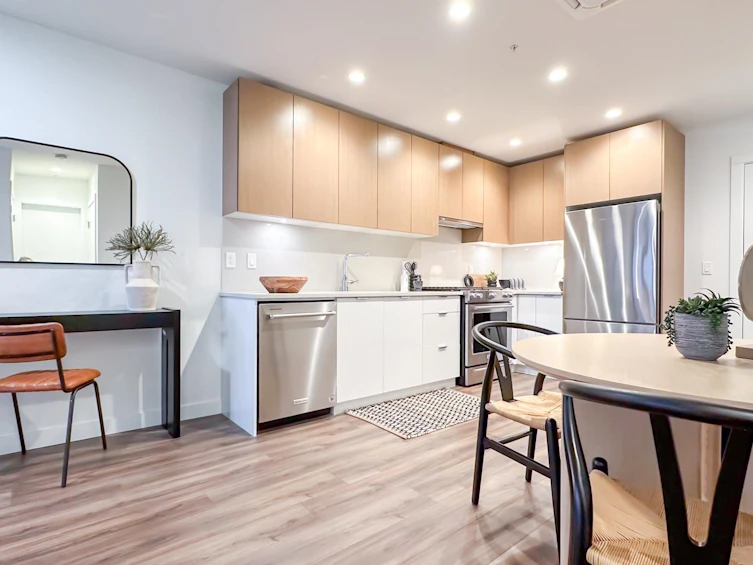208-128 E 8th Street, North Vancouver, BC, V7L 1Y7 - 8