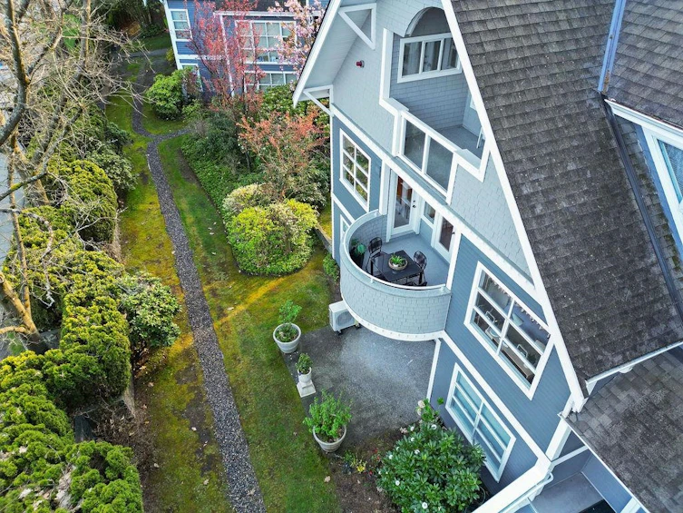 203-3399 Capilano Crescent, North Vancouver, BC, V7R 4W7 - 2