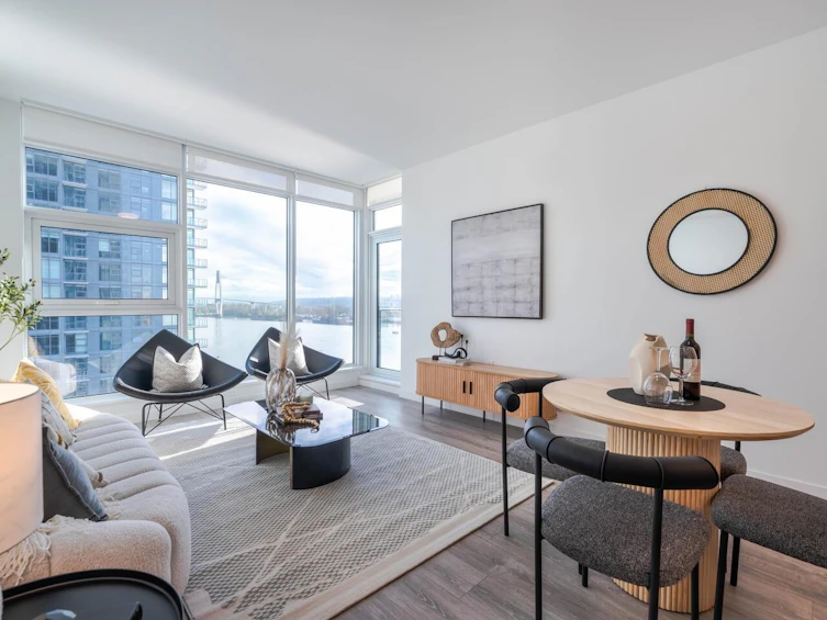 906-680 Quayside Drive, New Westminster, BC, V3M 0P2 - 2