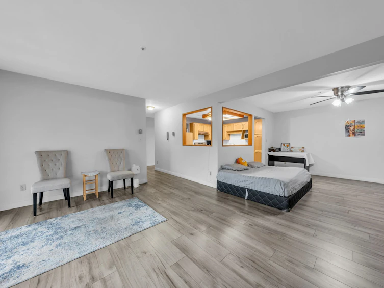 203-5377 201a Street, Langley, BC, V3A 1S7 - 5
