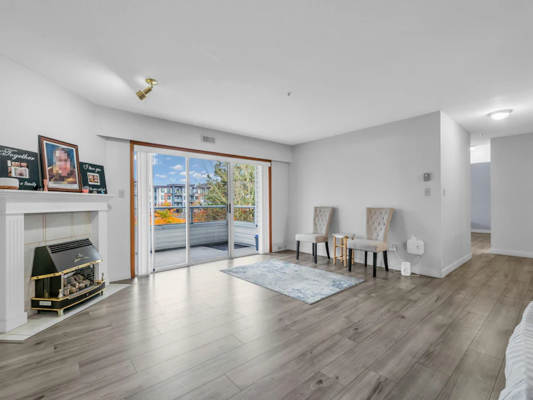 203-5377 201a Street, Langley, BC, V3A 1S7