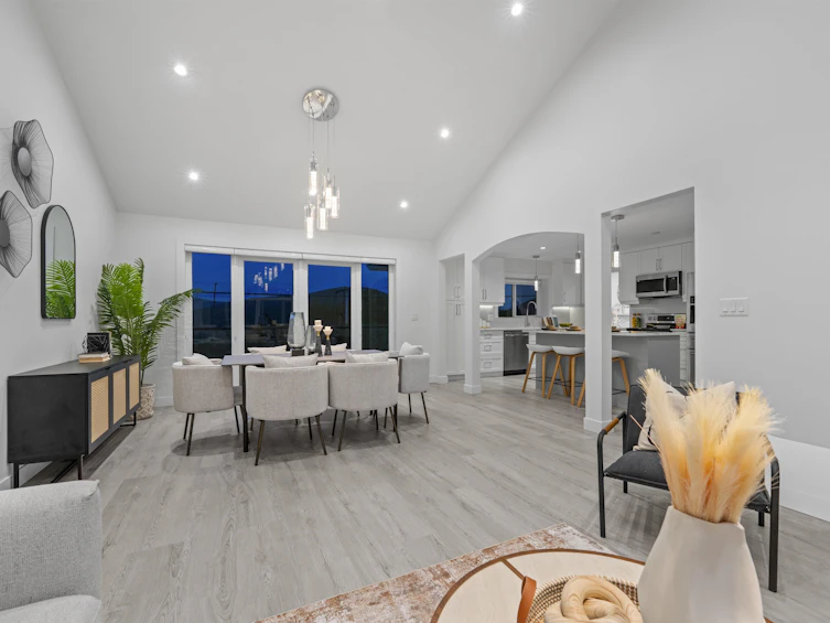 4254 Caddy Road, North Vancouver, BC, V7G 1B7 - 2