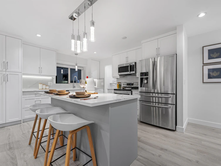4254 Caddy Road, North Vancouver, BC, V7G 1B7 - 10