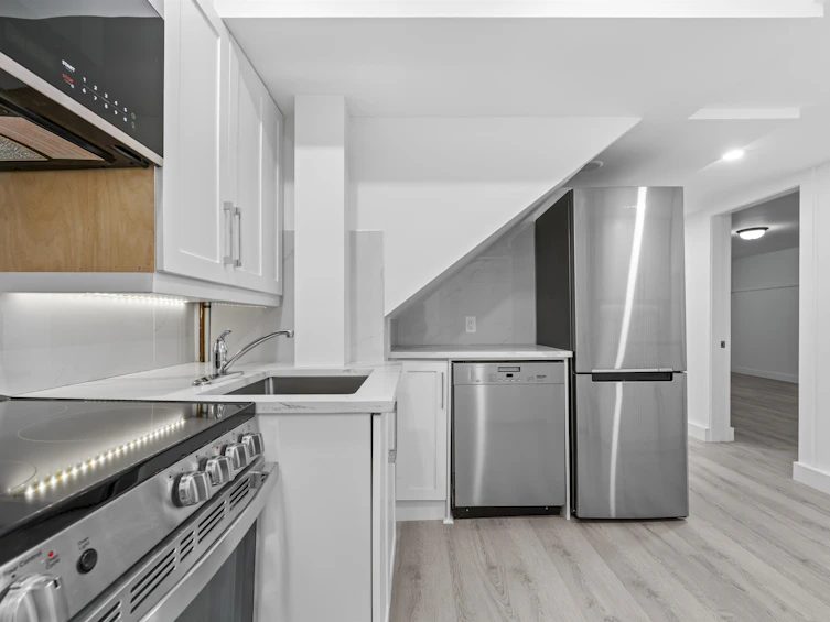 4254 Caddy Road, North Vancouver, BC, V7G 1B7 - 30