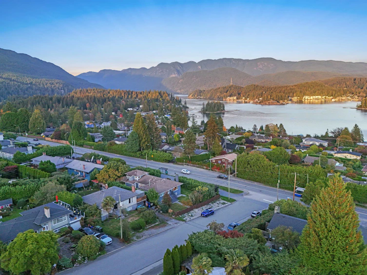 4254 Caddy Road, North Vancouver, BC, V7G 1B7 - 37
