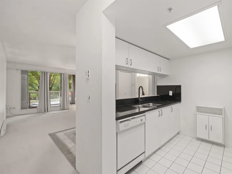 209-10523 University, Surrey, BC, V3T 5T8 - 6