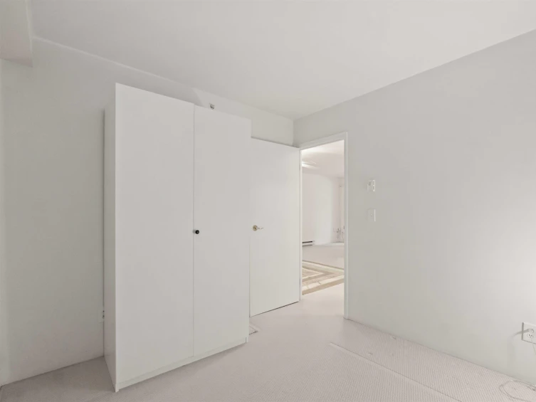 209-10523 University, Surrey, BC, V3T 5T8 - 8