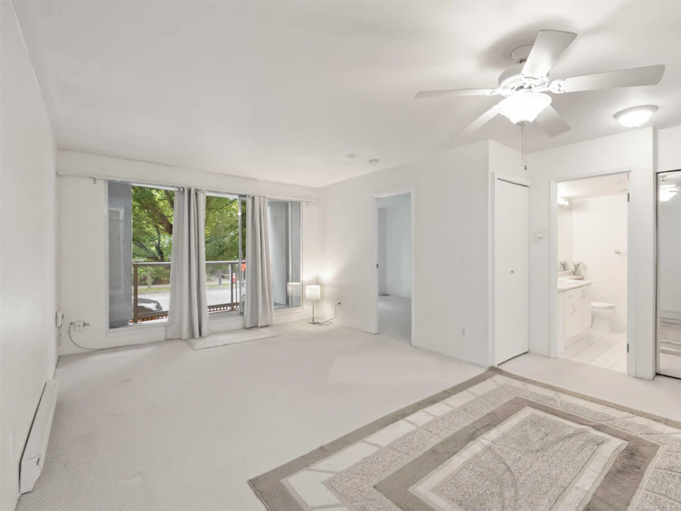 209-10523 University, Surrey, BC, V3T 5T8 - 10