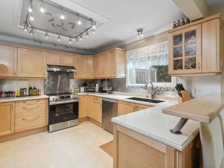 4231 Corless Road, Richmond, BC, V7C 1N1 - 8