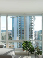 1805 680 Seylynn Crescent