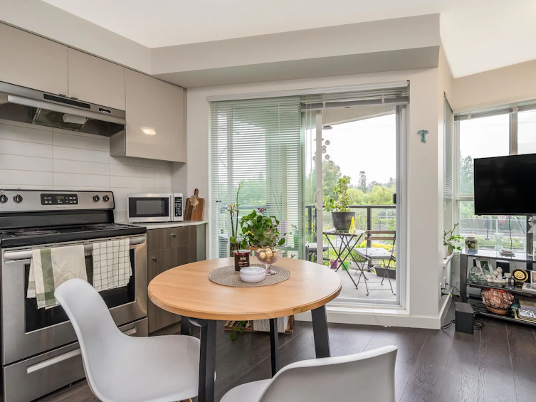 212-10688 140 Street, Surrey, BC, V3T 0M6 - 8